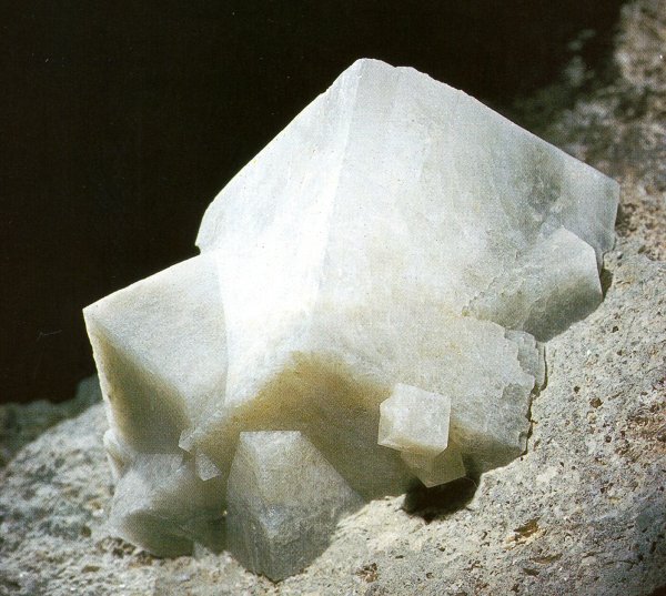 bl krystal chabazitu