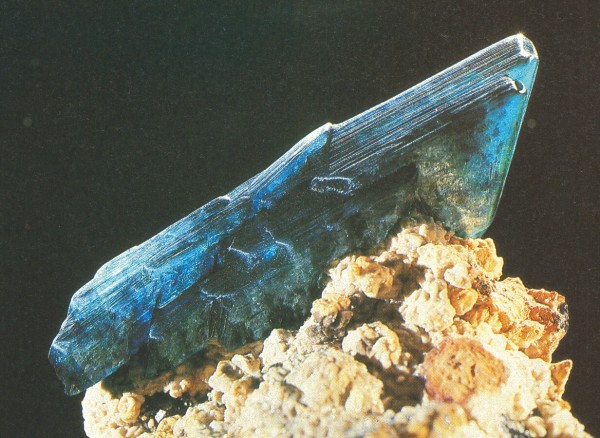 krystal vivianitu modrozelen barvy